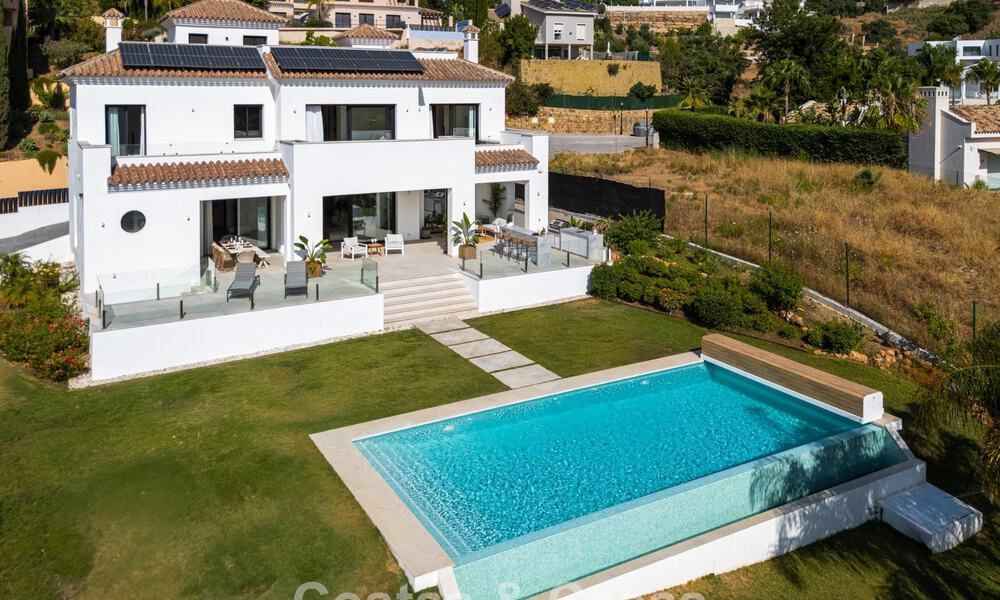 Eerstelijnsgolf villa in een modern-mediterrane stijl te koop in Elviria, ten oosten van Marbella centrum 783014