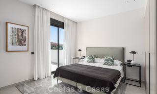 Eerstelijnsgolf villa in een modern-mediterrane stijl te koop in Elviria, ten oosten van Marbella centrum 783022 