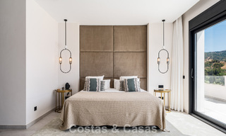 Eerstelijnsgolf villa in een modern-mediterrane stijl te koop in Elviria, ten oosten van Marbella centrum 783024 