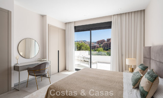 Eerstelijnsgolf villa in een modern-mediterrane stijl te koop in Elviria, ten oosten van Marbella centrum 783026 