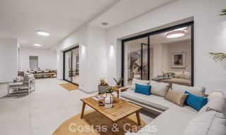 Eerstelijnsgolf villa in een modern-mediterrane stijl te koop in Elviria, ten oosten van Marbella centrum 783031 