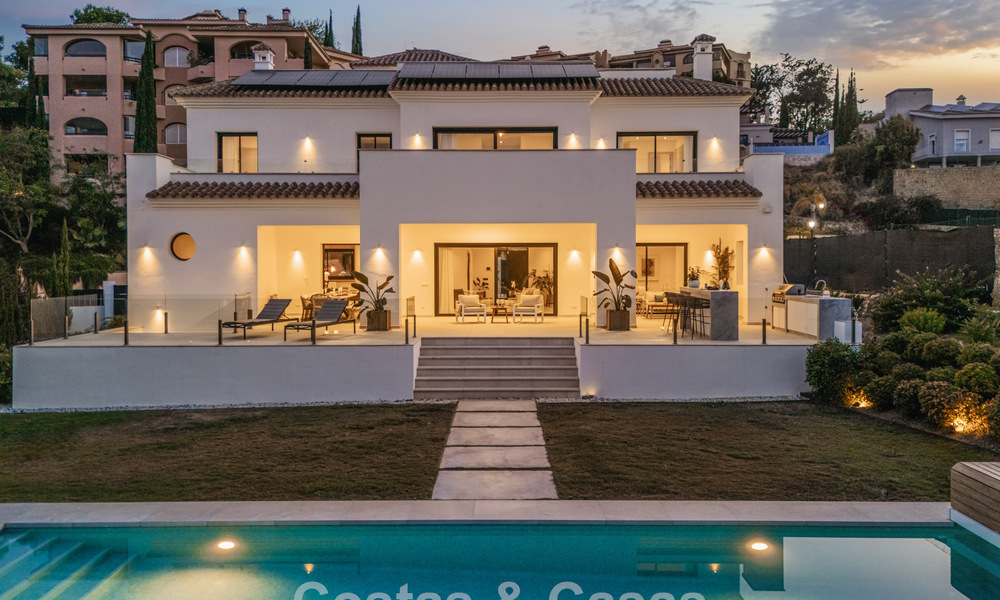 Eerstelijnsgolf villa in een modern-mediterrane stijl te koop in Elviria, ten oosten van Marbella centrum 783033