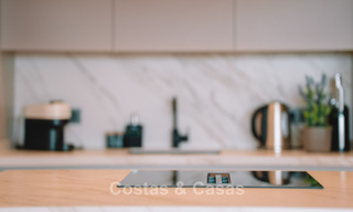 Instapklaar, ruime 3-slaapkamer rijwoning te koop met een eigentijds interieur en zeezicht in Marbella - Benahavis 782970 