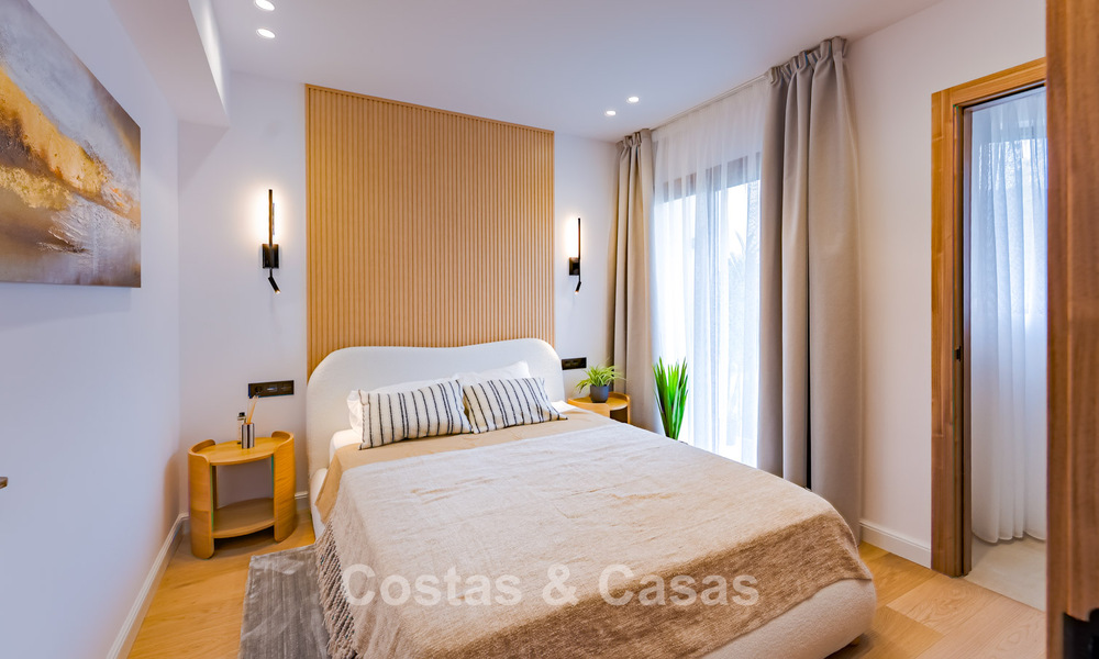 Instapklaar, ruime 3-slaapkamer rijwoning te koop met een eigentijds interieur en zeezicht in Marbella - Benahavis 782975