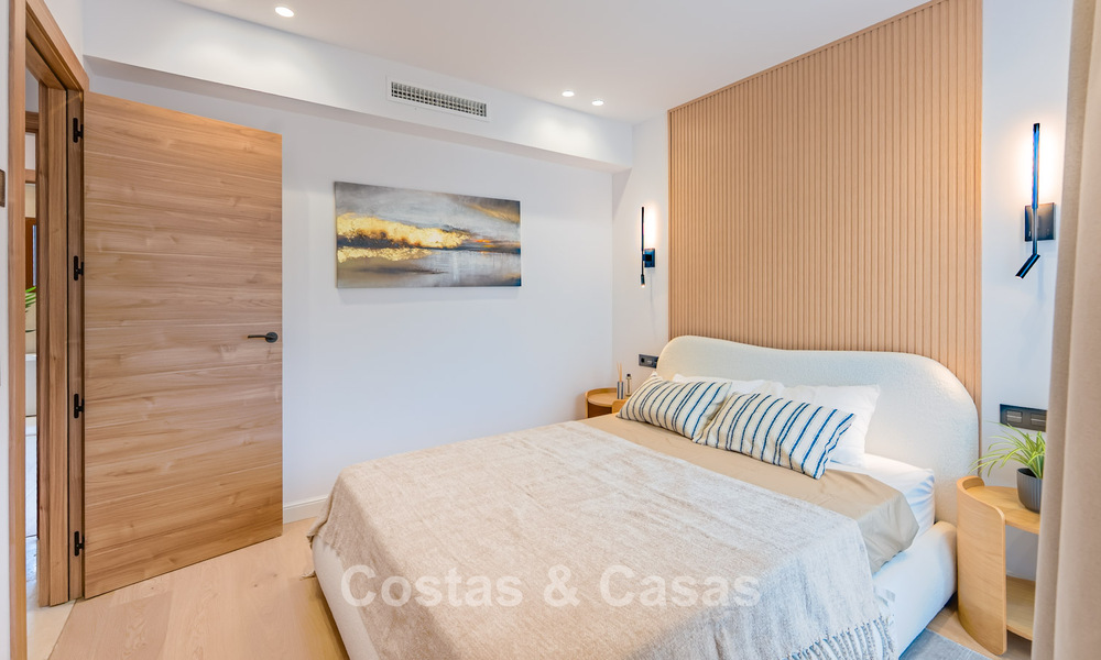 Instapklaar, ruime 3-slaapkamer rijwoning te koop met een eigentijds interieur en zeezicht in Marbella - Benahavis 782976