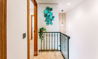 Instapklaar, ruime 3-slaapkamer rijwoning te koop met een eigentijds interieur en zeezicht in Marbella - Benahavis 782978 