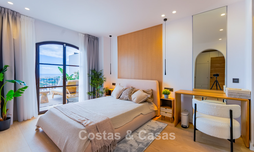 Instapklaar, ruime 3-slaapkamer rijwoning te koop met een eigentijds interieur en zeezicht in Marbella - Benahavis 782979