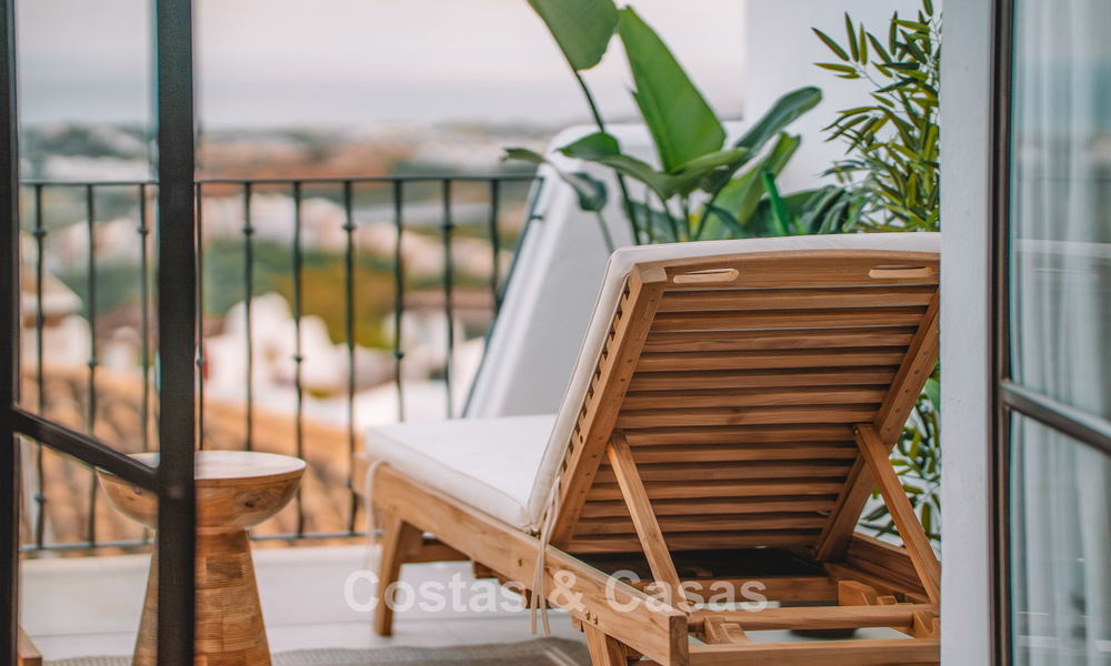 Instapklaar, ruime 3-slaapkamer rijwoning te koop met een eigentijds interieur en zeezicht in Marbella - Benahavis 782993