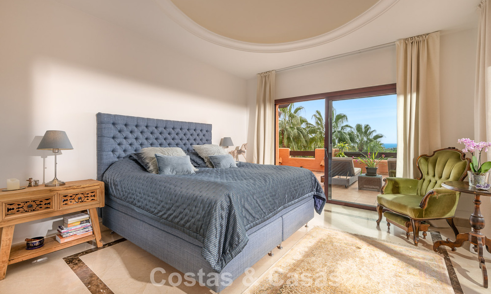 Uitzonderlijk duplex penthouse te koop, op loopafstand van Puerto Banus in Nueva Andalucia, Marbella 783040