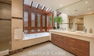 Uitzonderlijk duplex penthouse te koop, op loopafstand van Puerto Banus in Nueva Andalucia, Marbella 783041 