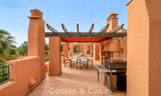 Uitzonderlijk duplex penthouse te koop, op loopafstand van Puerto Banus in Nueva Andalucia, Marbella 783042 