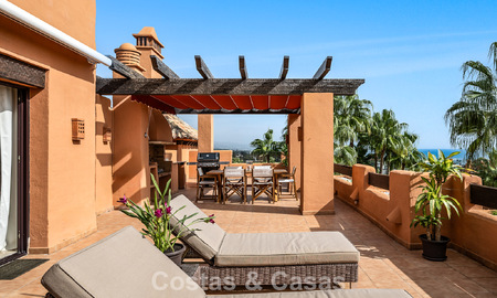 Uitzonderlijk duplex penthouse te koop, op loopafstand van Puerto Banus in Nueva Andalucia, Marbella 783049