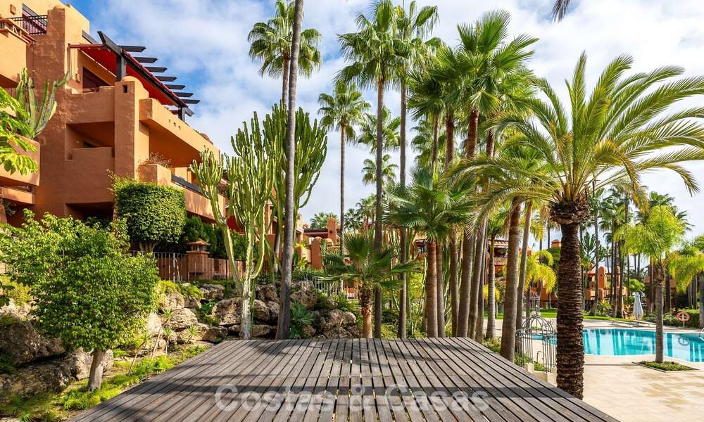 Uitzonderlijk duplex penthouse te koop, op loopafstand van Puerto Banus in Nueva Andalucia, Marbella 783058