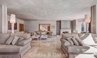 Luxueuze villa met mediterrane bouwstijl te koop op loopafstand van het strand en voorzieningen in Guadalmina Baja, Marbella 783084 