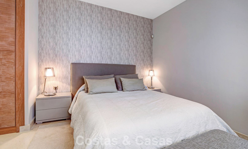 Luxueuze villa met mediterrane bouwstijl te koop op loopafstand van het strand en voorzieningen in Guadalmina Baja, Marbella 783088