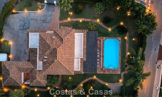 Luxueuze villa met mediterrane bouwstijl te koop op loopafstand van het strand en voorzieningen in Guadalmina Baja, Marbella 783100 