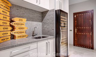 Luxueuze villa met mediterrane bouwstijl te koop op loopafstand van het strand en voorzieningen in Guadalmina Baja, Marbella 783106 