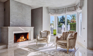 Luxueuze villa met mediterrane bouwstijl te koop op loopafstand van het strand en voorzieningen in Guadalmina Baja, Marbella 783107 