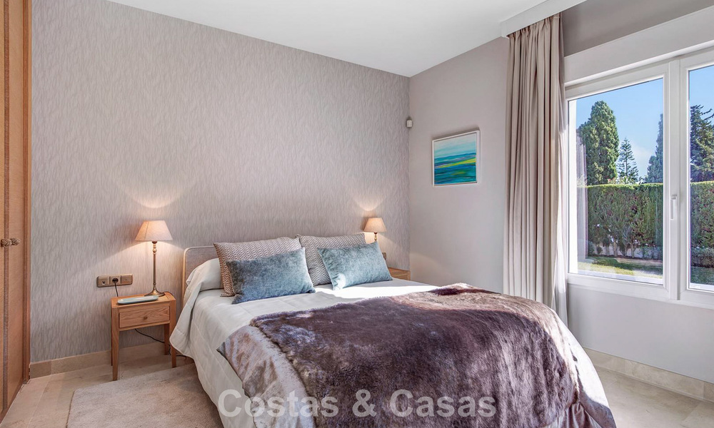 Luxueuze villa met mediterrane bouwstijl te koop op loopafstand van het strand en voorzieningen in Guadalmina Baja, Marbella 783112