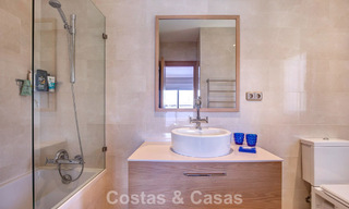 Luxueuze villa met mediterrane bouwstijl te koop op loopafstand van het strand en voorzieningen in Guadalmina Baja, Marbella 783113 