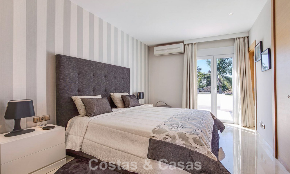 Luxueuze villa met mediterrane bouwstijl te koop op loopafstand van het strand en voorzieningen in Guadalmina Baja, Marbella 783114