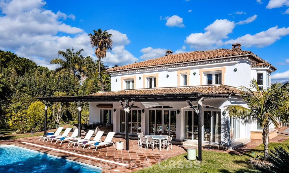 Luxueuze villa met mediterrane bouwstijl te koop op loopafstand van het strand en voorzieningen in Guadalmina Baja, Marbella 783118