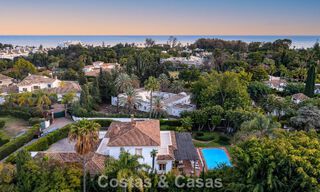 Luxueuze villa met mediterrane bouwstijl te koop op loopafstand van het strand en voorzieningen in Guadalmina Baja, Marbella 783119 