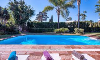Luxueuze villa met mediterrane bouwstijl te koop op loopafstand van het strand en voorzieningen in Guadalmina Baja, Marbella 783121 