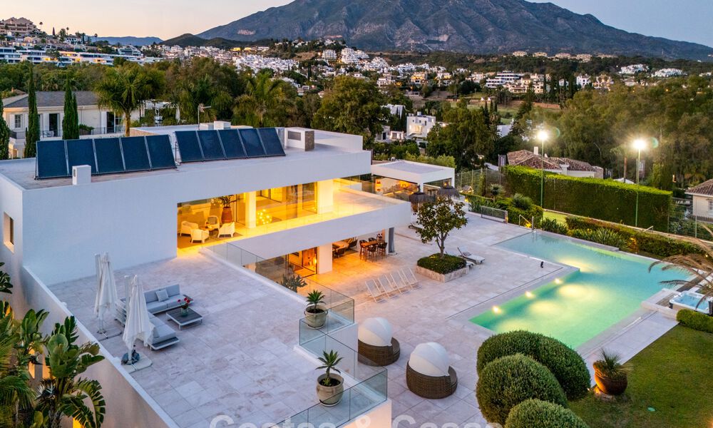 Gesofisticeerde luxevilla te koop met privé tennisbaan in het hart van Nueva Andalucia, Marbella 783600