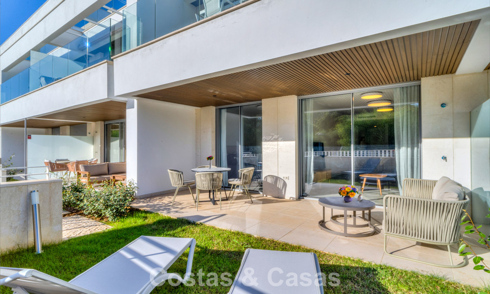 Gelijkvloers appartement met 2 slaapkamers te koop op een steenworp van het strand in Elviria, Marbella 783647