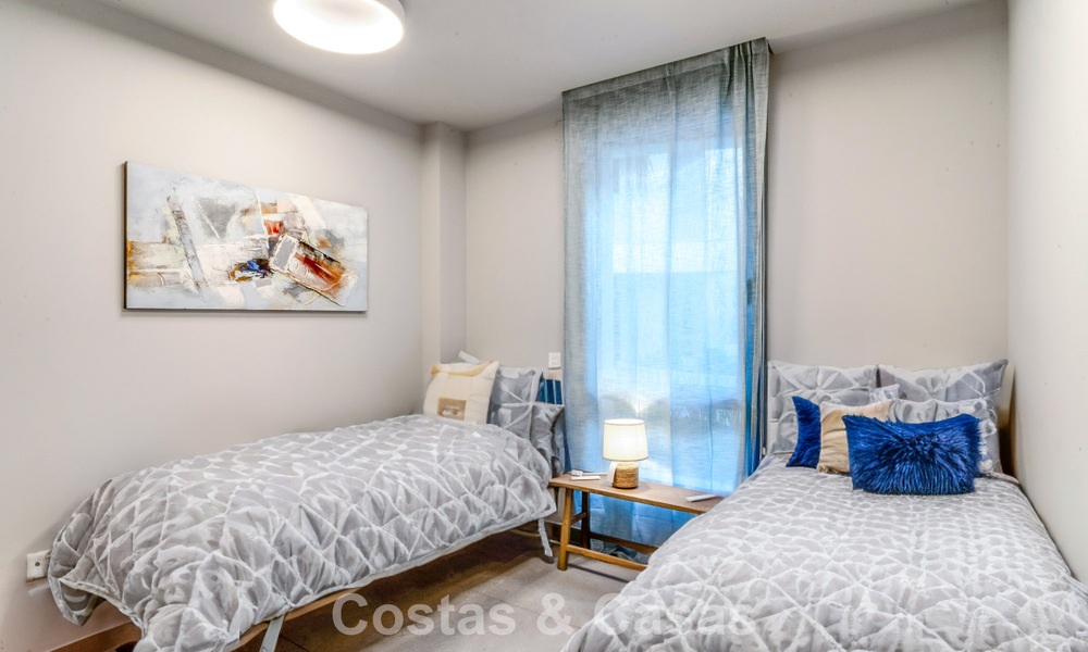 Gelijkvloers appartement met 2 slaapkamers te koop op een steenworp van het strand in Elviria, Marbella 783648
