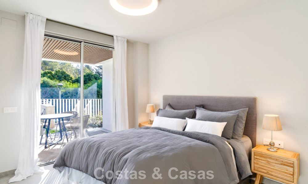 Gelijkvloers appartement met 2 slaapkamers te koop op een steenworp van het strand in Elviria, Marbella 783650
