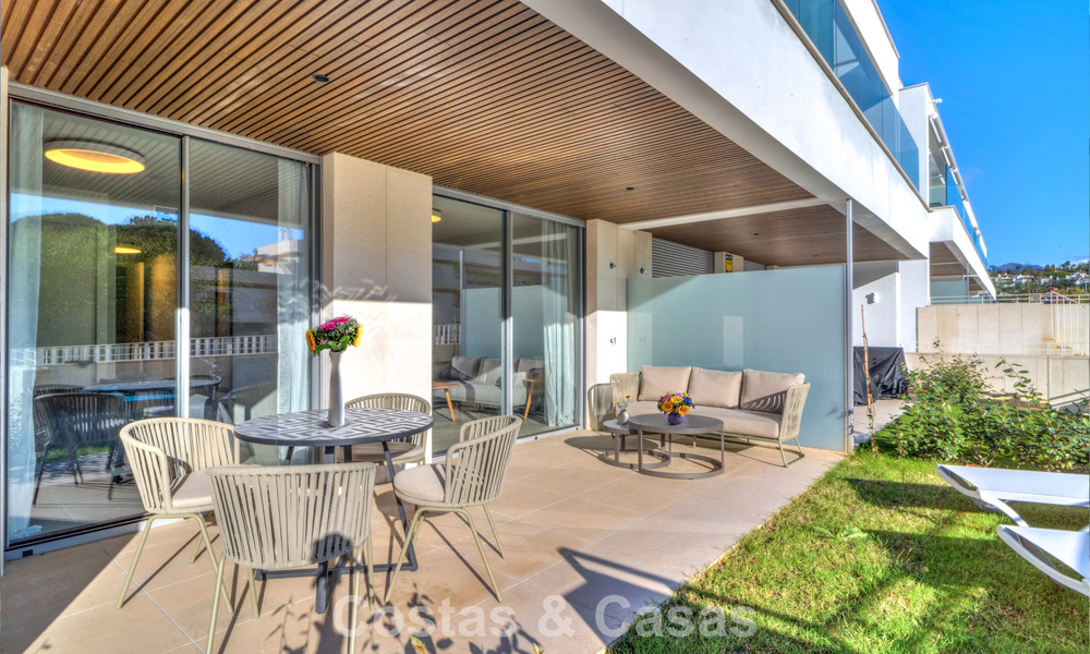 Gelijkvloers appartement met 2 slaapkamers te koop op een steenworp van het strand in Elviria, Marbella 783654