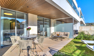 Gelijkvloers appartement met 2 slaapkamers te koop op een steenworp van het strand in Elviria, Marbella 783654 