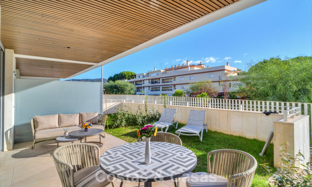 Gelijkvloers appartement met 2 slaapkamers te koop op een steenworp van het strand in Elviria, Marbella 783655