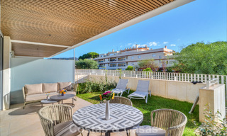 Gelijkvloers appartement met 2 slaapkamers te koop op een steenworp van het strand in Elviria, Marbella 783655 