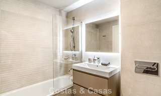 Gelijkvloers appartement met 2 slaapkamers te koop op een steenworp van het strand in Elviria, Marbella 783661 