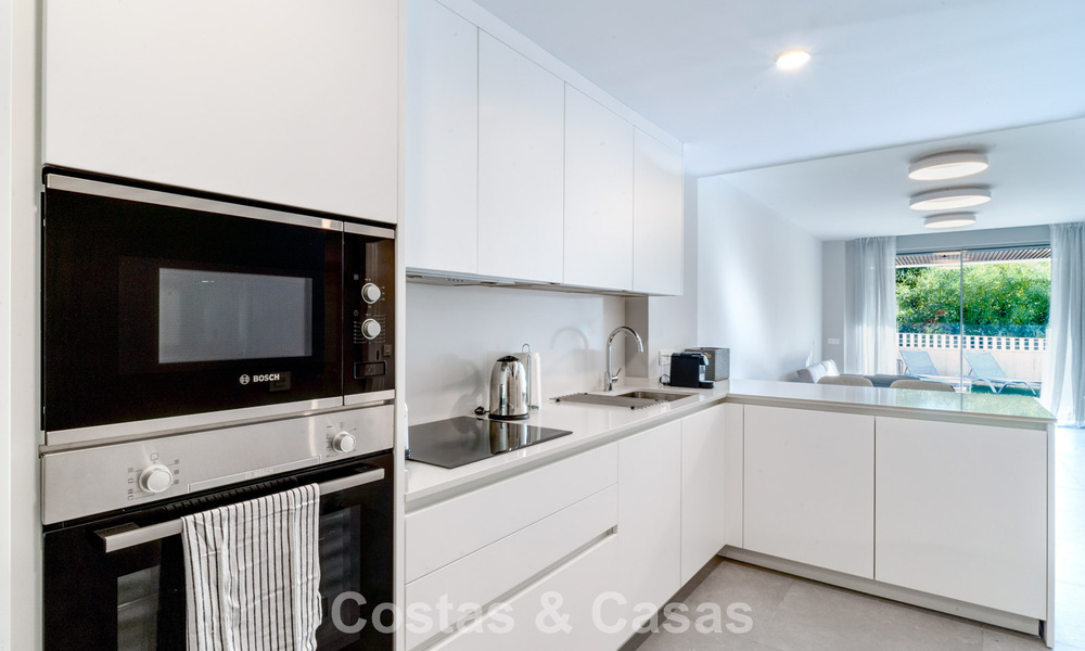 Gelijkvloers appartement met 2 slaapkamers te koop op een steenworp van het strand in Elviria, Marbella 783663