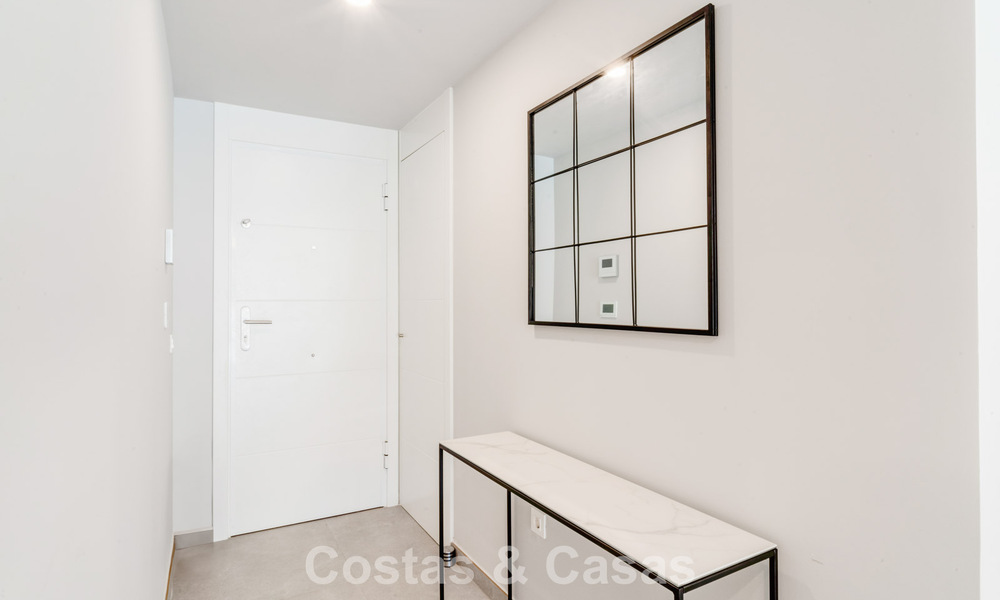 Gelijkvloers appartement met 2 slaapkamers te koop op een steenworp van het strand in Elviria, Marbella 783664