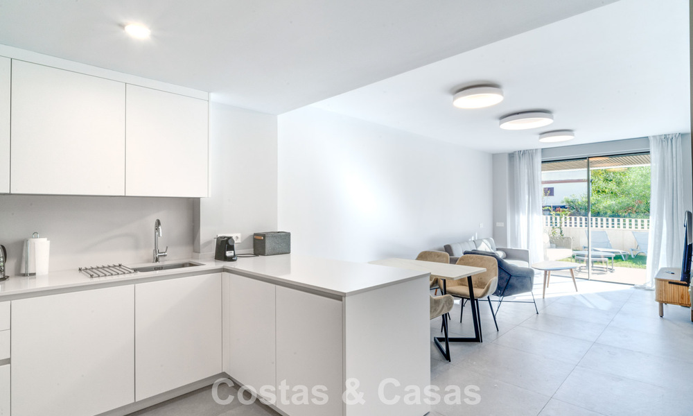 Gelijkvloers appartement met 2 slaapkamers te koop op een steenworp van het strand in Elviria, Marbella 783665