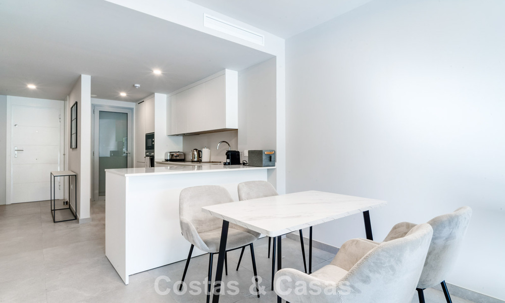 Gelijkvloers appartement met 2 slaapkamers te koop op een steenworp van het strand in Elviria, Marbella 783666