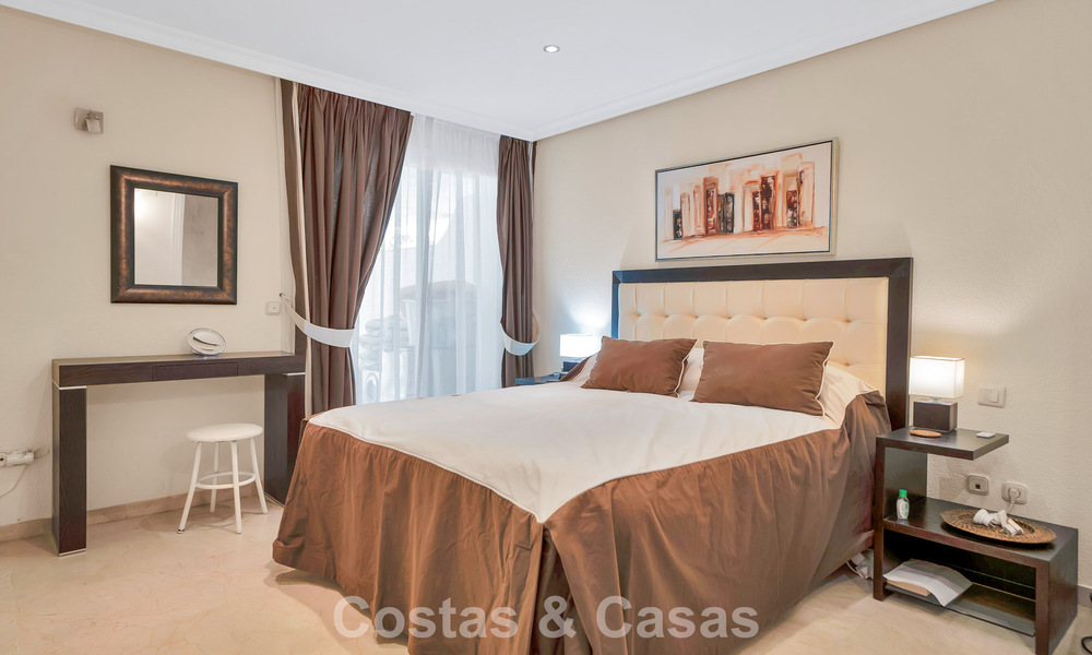 Begane grondappartement te koop in een eerstelijns strandcomplex op de New Golden Mile, Marbella - Estepona 783671