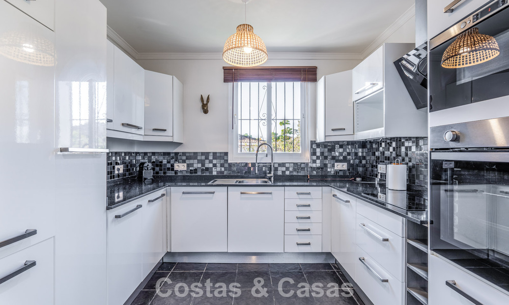 Ruime familievilla met privézwembad en panoramisch uitzicht gelegen in de heuvels van Estepona 783731