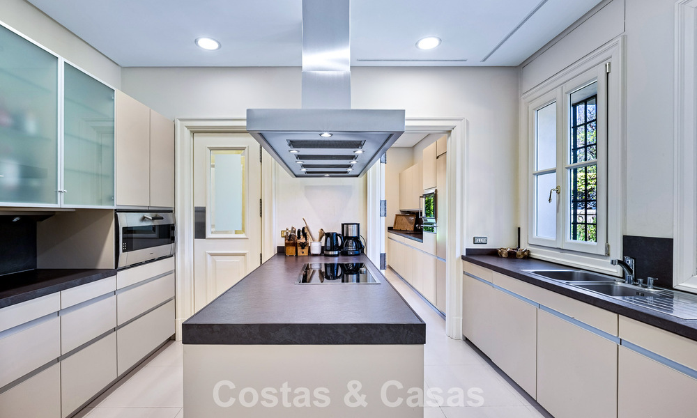 Klassieke, mediterrane luxevilla te koop op een steenworp van het strand in Los Monteros, ten oosten van Marbella centrum 783741