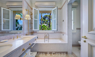 Klassieke, mediterrane luxevilla te koop op een steenworp van het strand in Los Monteros, ten oosten van Marbella centrum 783766 