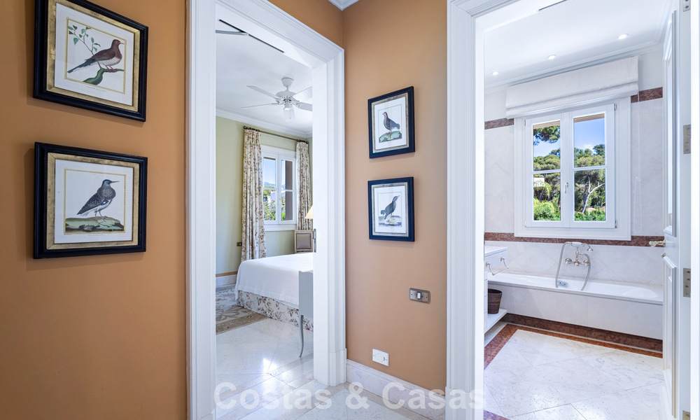 Klassieke, mediterrane luxevilla te koop op een steenworp van het strand in Los Monteros, ten oosten van Marbella centrum 783767