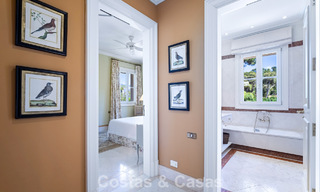 Klassieke, mediterrane luxevilla te koop op een steenworp van het strand in Los Monteros, ten oosten van Marbella centrum 783767 