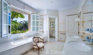 Klassieke, mediterrane luxevilla te koop op een steenworp van het strand in Los Monteros, ten oosten van Marbella centrum 783768 