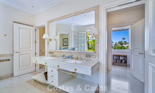 Klassieke, mediterrane luxevilla te koop op een steenworp van het strand in Los Monteros, ten oosten van Marbella centrum 783769 