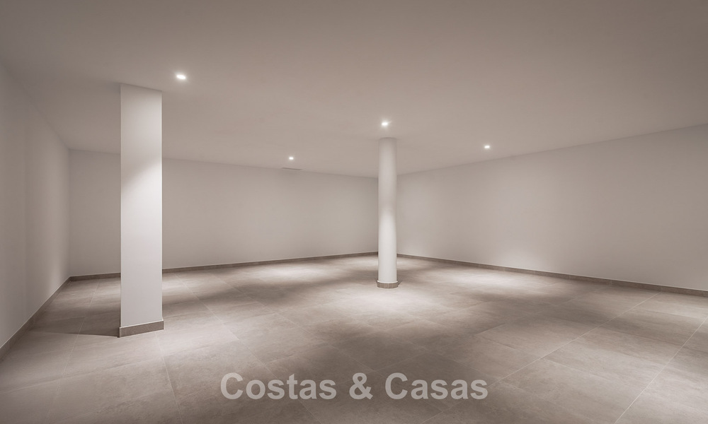 Stijlvolle moderne villa met 5 slaapkamers te koop op de New Golden Mile tussen Marbella en Estepona 783771